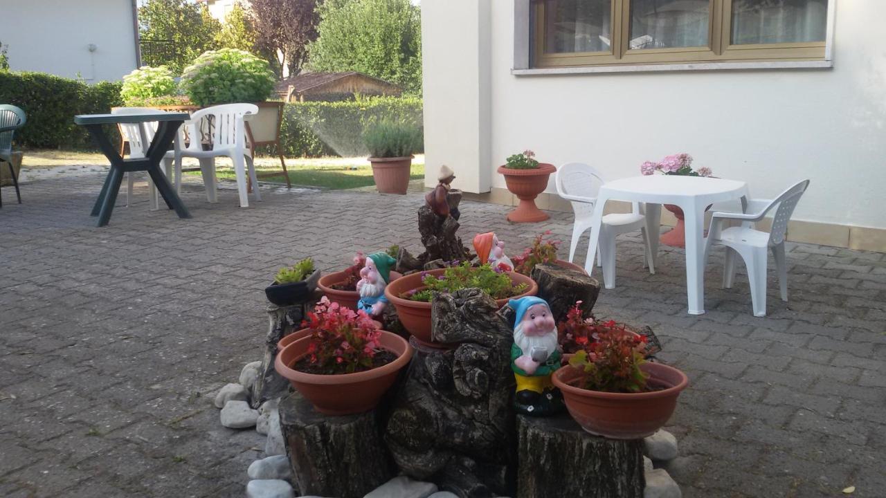 Hotel Le Vigne Contigliano Exterior foto